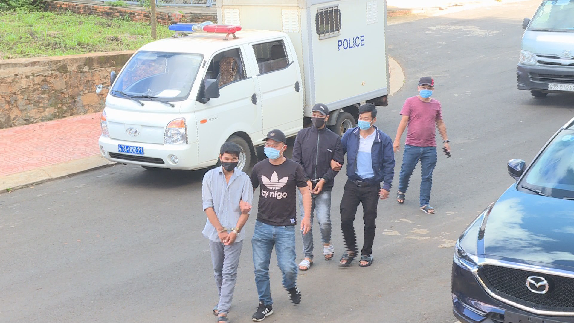 Cảnh sát vây bắt 2 đối tượng chuyên trộm cắp trong bệnh viện - Ảnh 1.