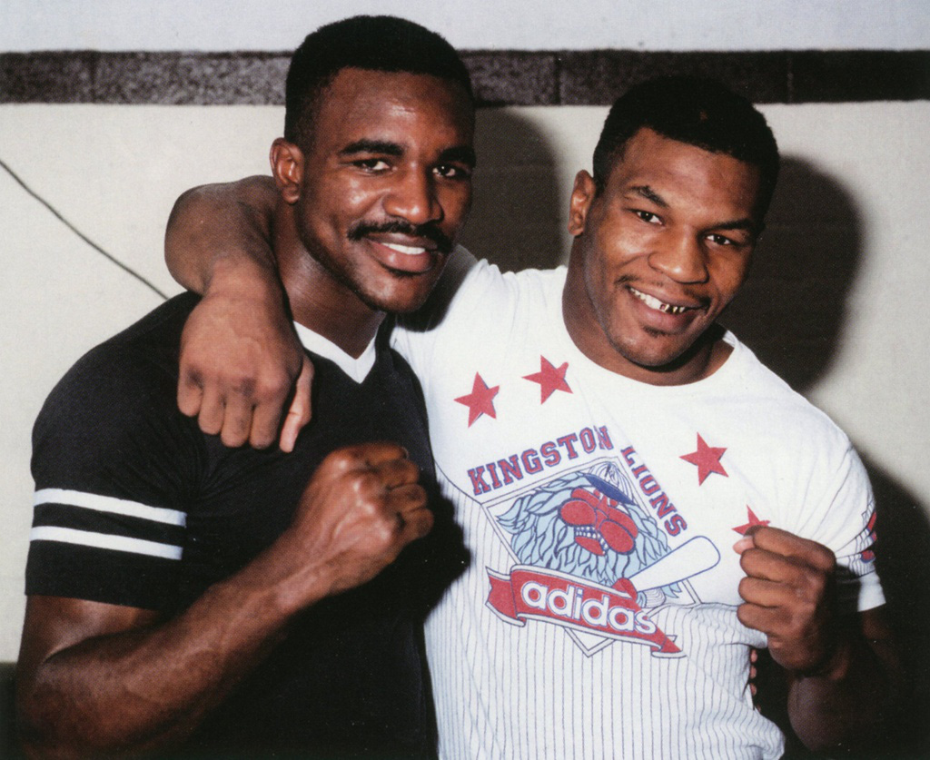 Điều gì đã khiến Mike Tyson nổi điên, cắt đứt 2 tai của Evander Holyfield? - Ảnh 2.