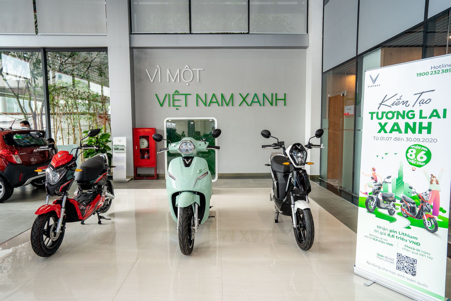 Khám phá showroom VinFast mới rộng 2.000m2 tại Hà Nội - Ảnh 4.