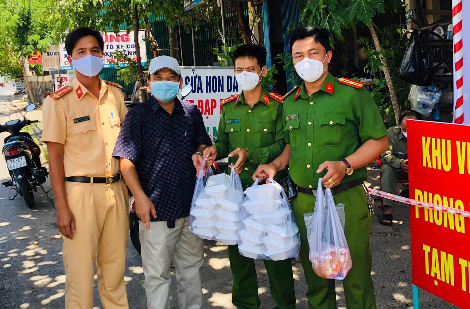 Tình người trong cuộc chiến chống dịch Covid-19: Bình tĩnh, yêu thương nhau hơn - Ảnh 5.