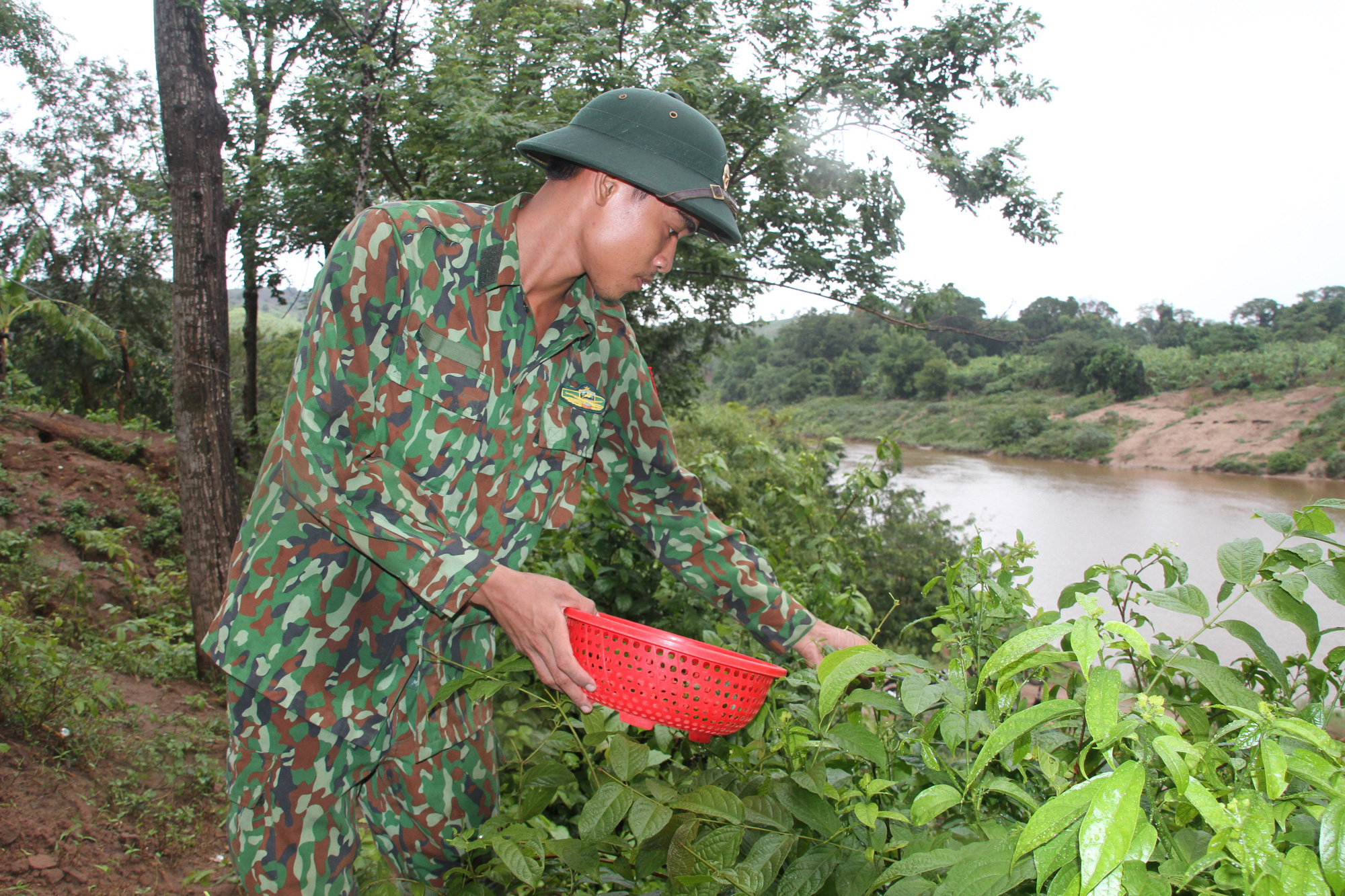 Tình người trong cuộc chiến chống dịch Covid-19: Bình tĩnh, yêu thương nhau hơn - Ảnh 6.