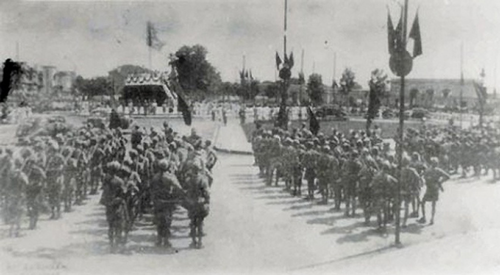 Những hình ảnh lịch sử về Cách mạng tháng Tám 1945 ở Hà Nội - Ảnh 10.