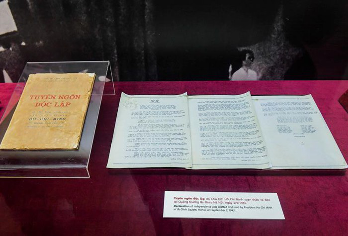 Trưng bày &quot;Ngày độc lập 2/9&quot; với hơn trăm hiện vật, tư liệu quý gắn với lịch sử dân tộc - Ảnh 2.