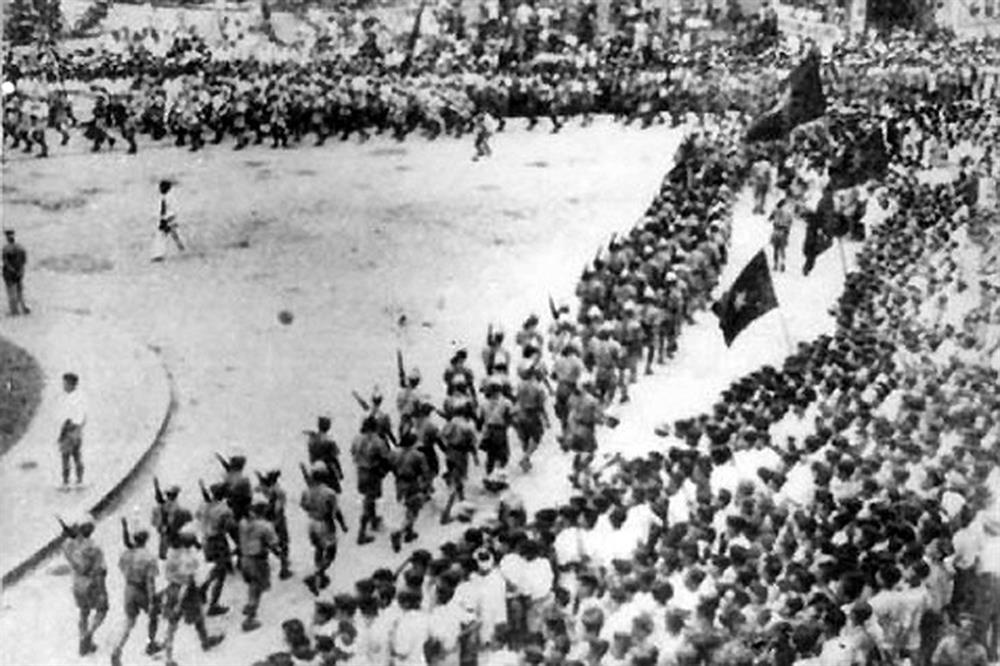 Những hình ảnh lịch sử về Cách mạng tháng Tám 1945 ở Hà Nội - Ảnh 8.