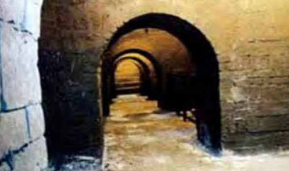 Kho vũ khí bí mật của Trung Quốc: Đường hầm 1.000 năm tuổi ví như 'Vạn lý trường thành dưới lòng đất'

 - Ảnh 1.