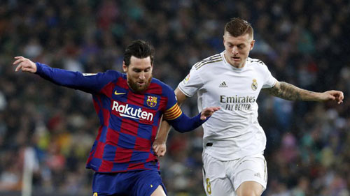 Kroos và đồng đội ăn mừng vì Barcelona thua thảm.