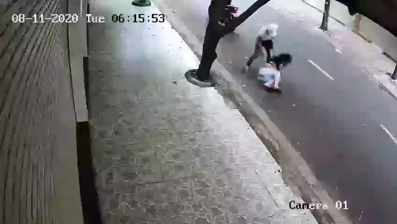Bắt nhóm cướp giật kéo lê cô gái trên đường ở Tân Bình - Ảnh 1.