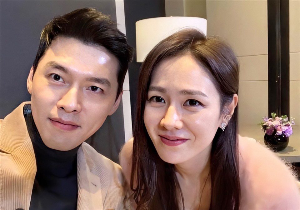 Hyun Bin - Son Ye Jin: Coi ngay bức ảnh đẹp đôi của hai ngôi sao đình đám Hàn Quốc - Hyun Bin và Son Ye Jin. Họ là một trong những cặp đôi hot nhất showbiz Hàn Quốc, người hâm mộ chắc chắn sẽ không muốn bỏ qua bức ảnh này!