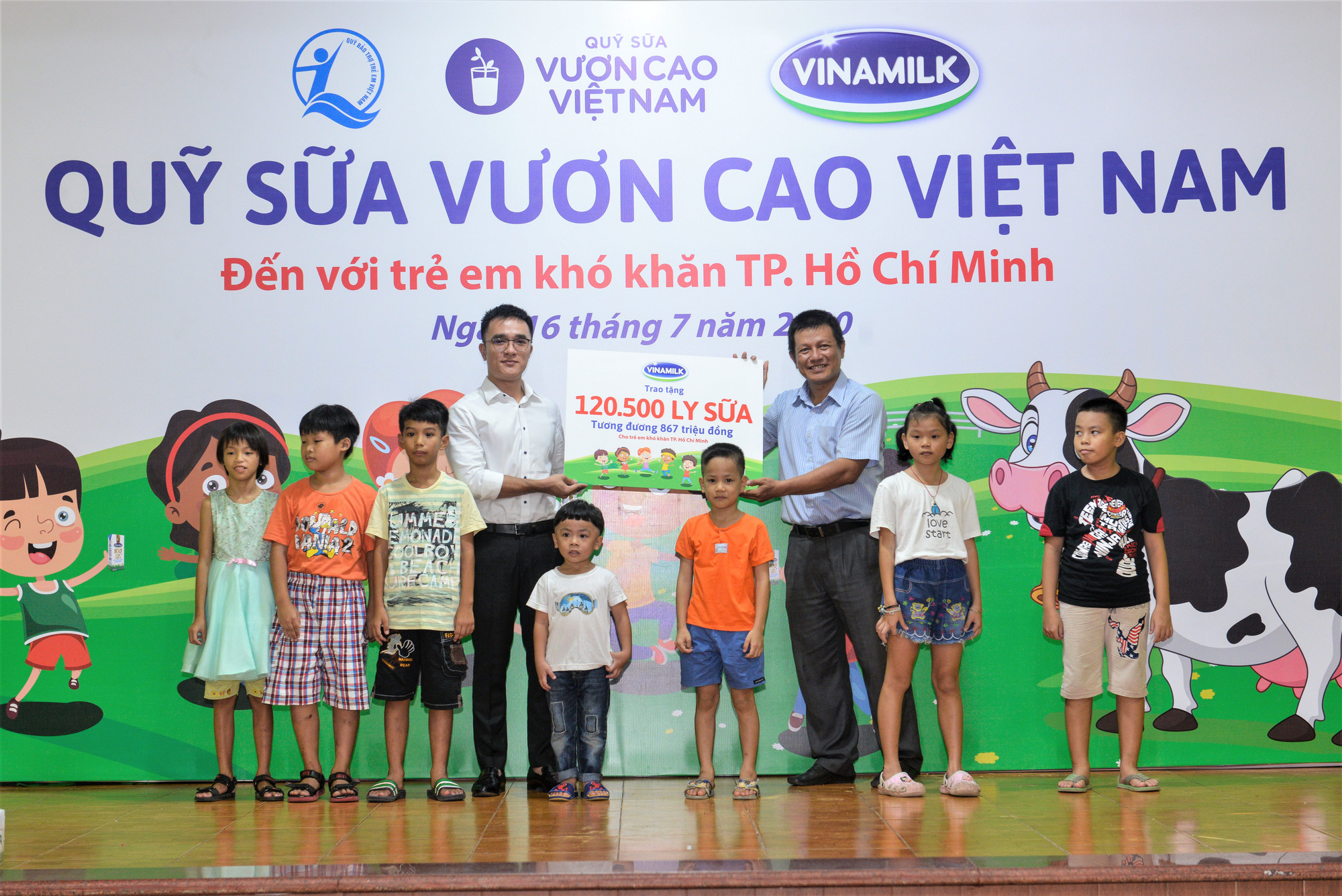 Hành trình xuyên mùa dịch của Quỹ sữa Vươn cao Việt Nam - Ảnh 16.