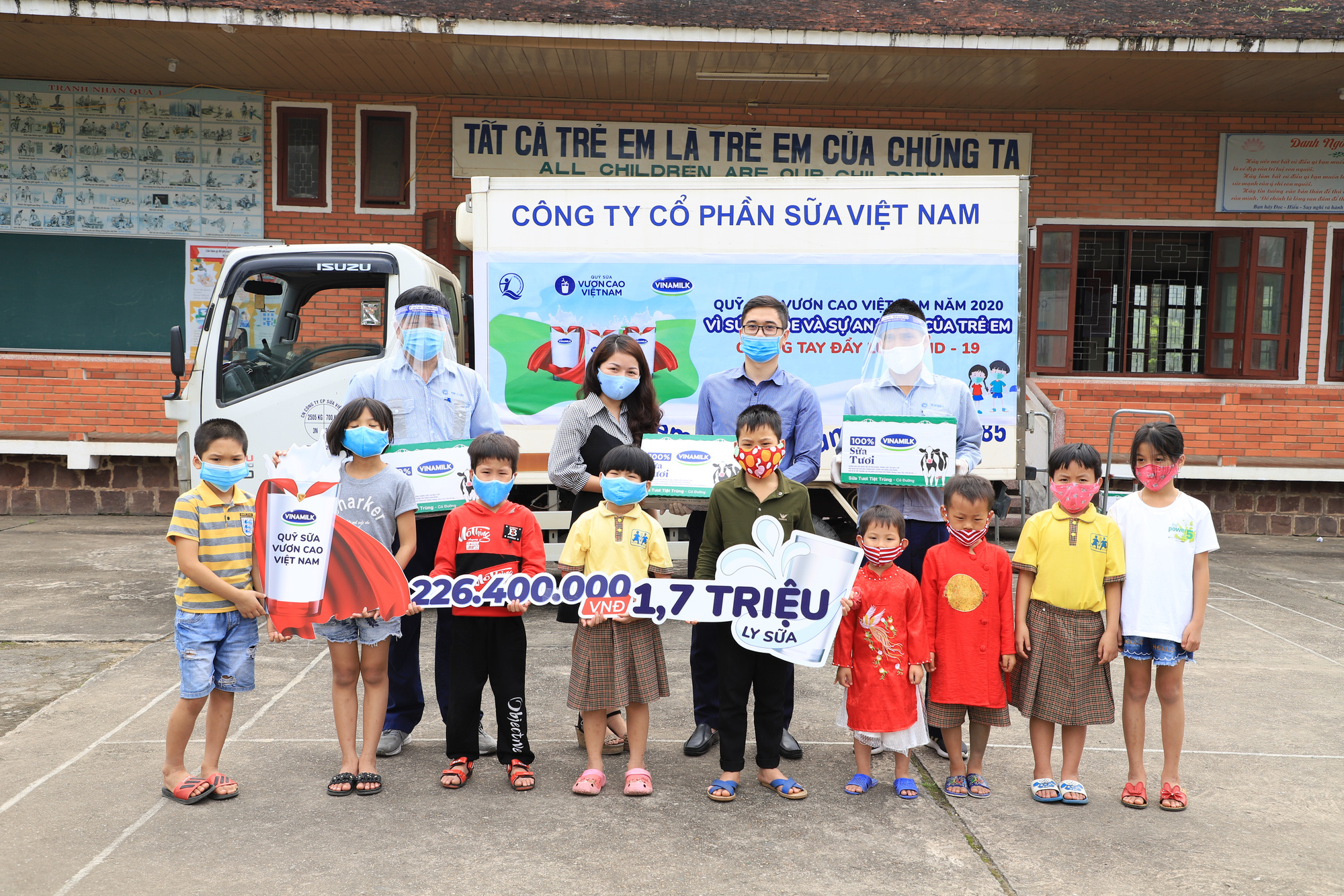 Hành trình xuyên mùa dịch của Quỹ sữa Vươn cao Việt Nam - Ảnh 2.
