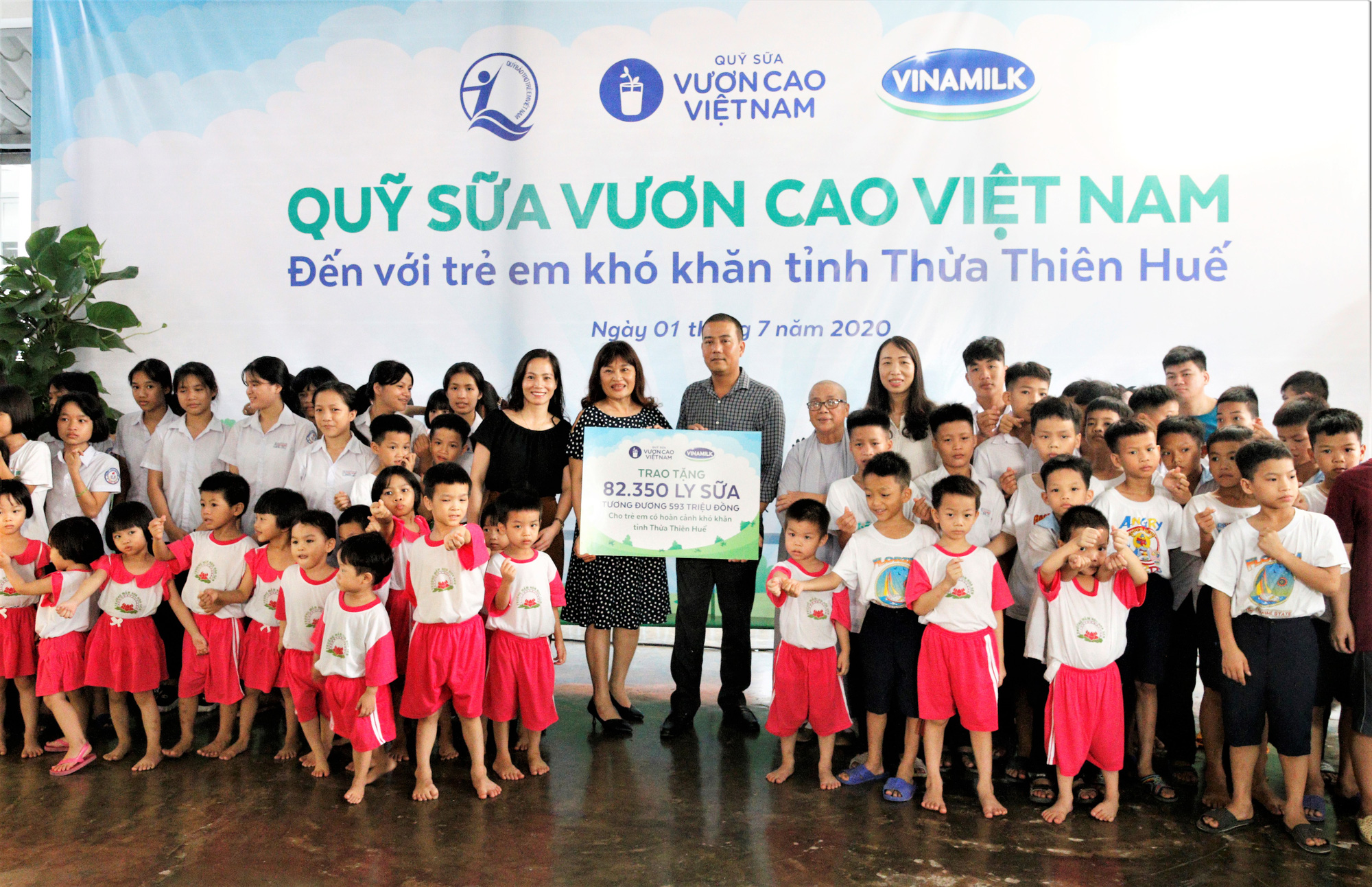 Hành trình xuyên mùa dịch của Quỹ sữa Vươn cao Việt Nam - Ảnh 11.