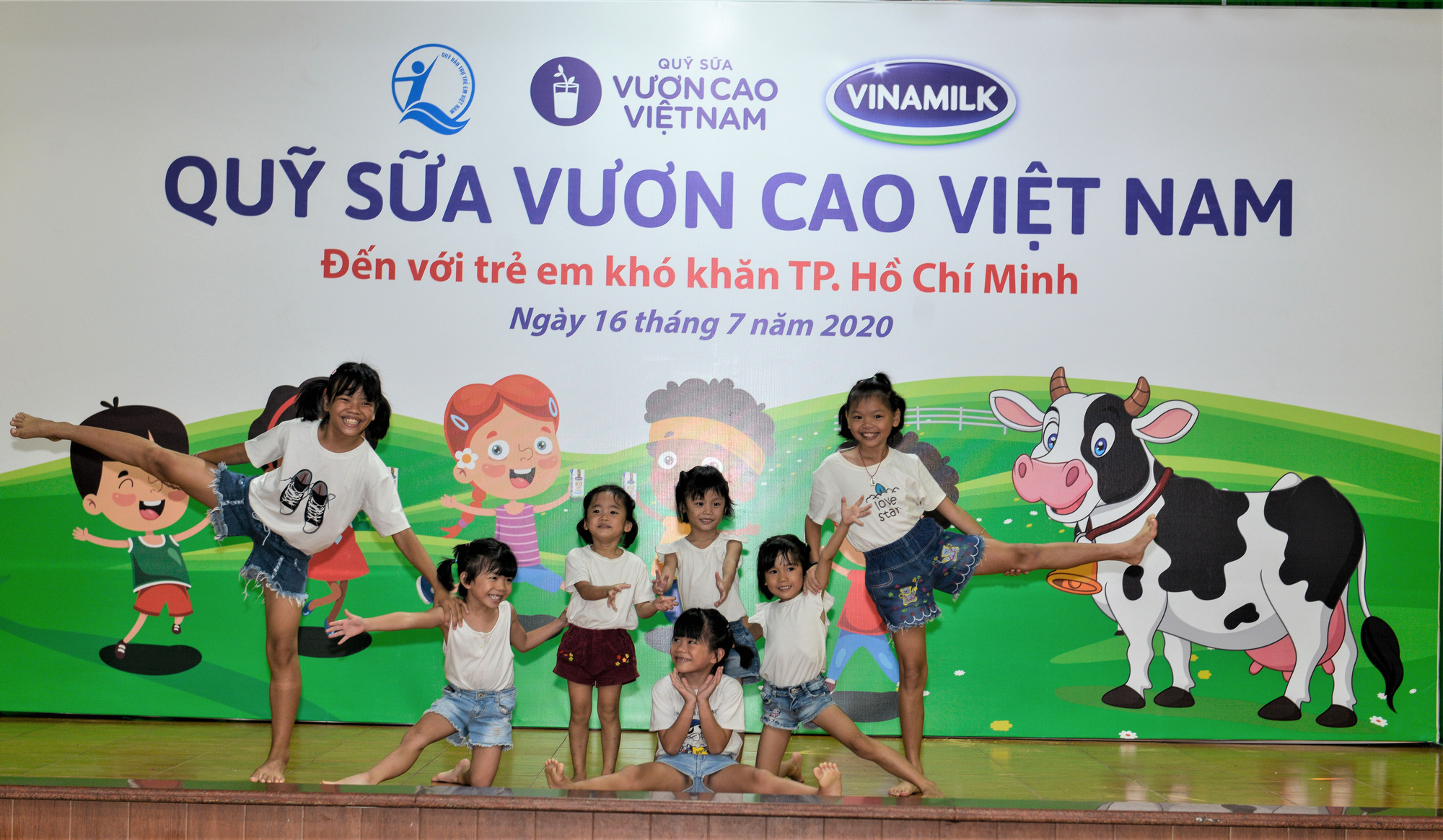 Hành trình xuyên mùa dịch của Quỹ sữa Vươn cao Việt Nam - Ảnh 15.