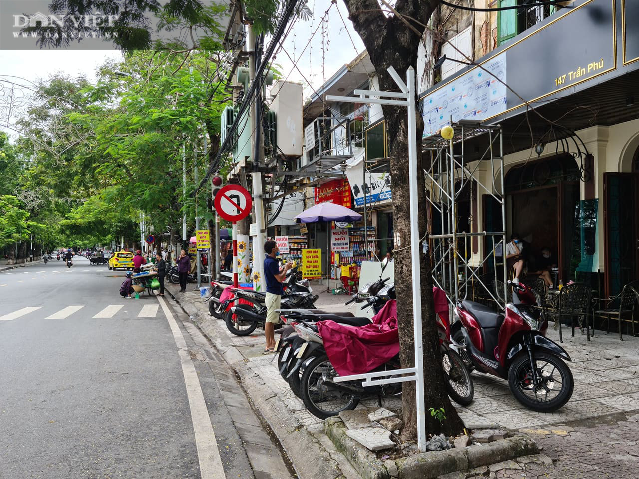 Hải Phòng: Cọc sắt chôn gây nguy hiểm cho người tham gia giao thông - Ảnh 4.