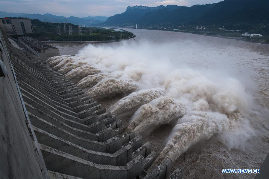 Trung Quốc tả tơi vì mưa lũ, người dân được kêu gọi ngưng lãng phí lương thực - Ảnh 3.
