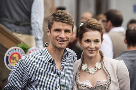 Behind the scenes - Thomas Muller's 'Crazy Wife' is both beautiful and talented (Picture 2).