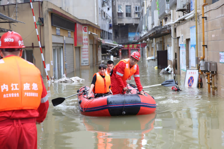 Trung Quốc tả tơi vì mưa lũ, người dân được kêu gọi ngưng lãng phí lương thực - Ảnh 2.