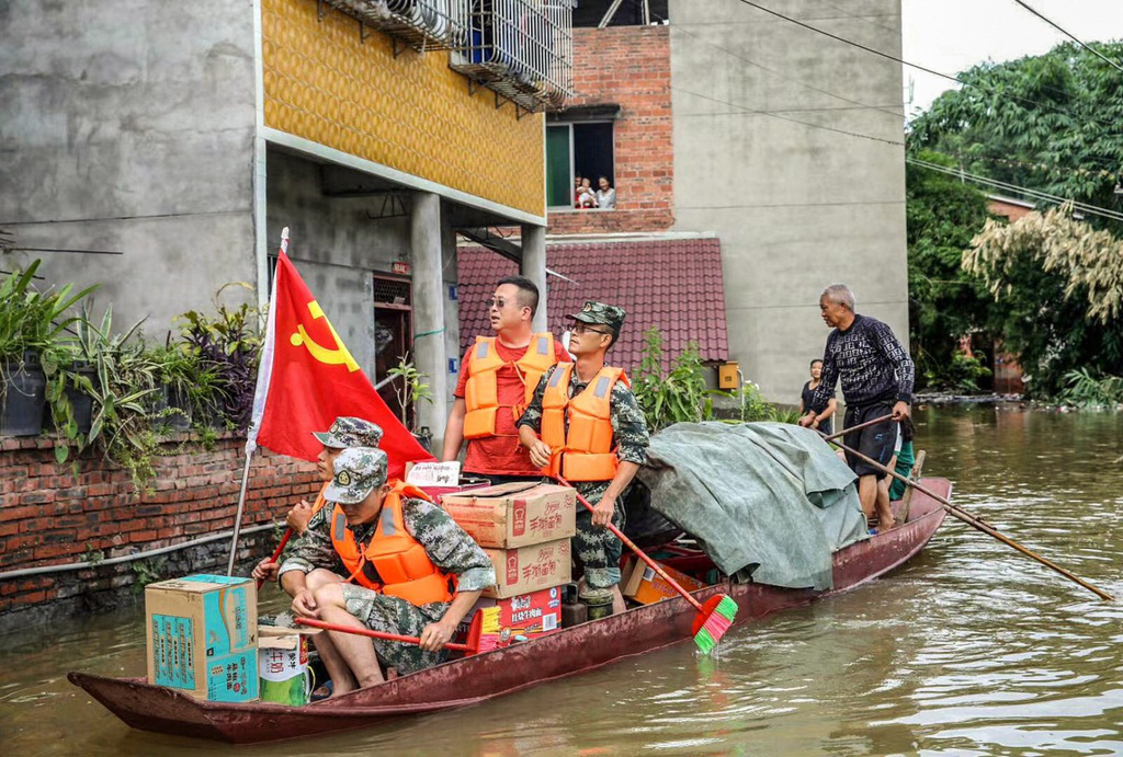 Trung Quốc: Mưa lũ kỷ lục &quot;trăm năm có một&quot;, ngập cả chân tượng Đại Phật khổng lồ - Ảnh 9.