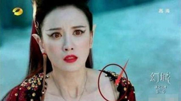 Mỹ nhân phim cổ trang Trung Quốc bị soi &quot;sạn&quot; mặc nội y hiện đại, lừa khán giả - Ảnh 5.