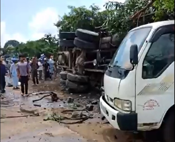 Xe chở phân mất lái, ủi bay hàng rào, tông tử vong một người - Ảnh 3.