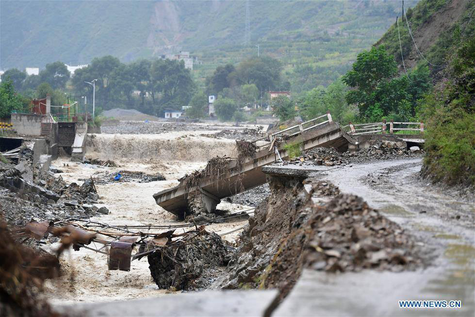 Lũ lụt vẫn hoành hành ở Trung Quốc, Cam Túc chìm trong ngập lụt - Ảnh 3.
