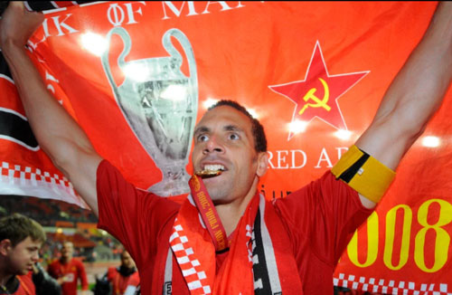 Ferdinand uống say ăn mừng chức vô địch Champions League 2007/08.