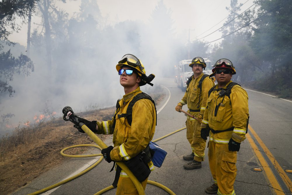 Ba cụm cháy lớn phá hủy hơn 1.000 căn nhà ở California - Ảnh 3.