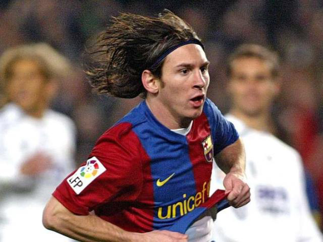 5 khoảnh khắc tuyệt vời của Messi trong màu áo Barcelona - Ảnh 1.