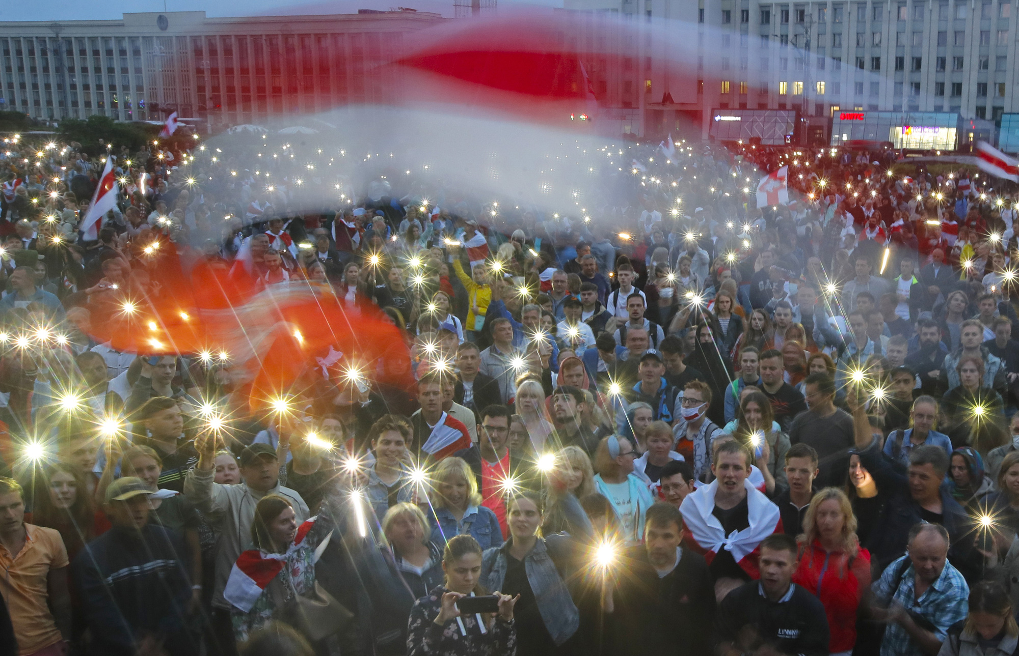 Nga cảnh báo nóng Mỹ và EU về Belarus - Ảnh 1.