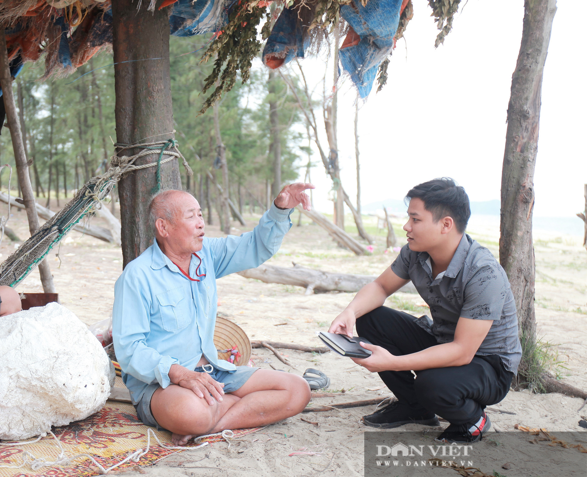 Chuyện lão ngư “gàn” nửa đời trồng rừng phi lao, cứu người gặp nạn trên biển - Ảnh 5.