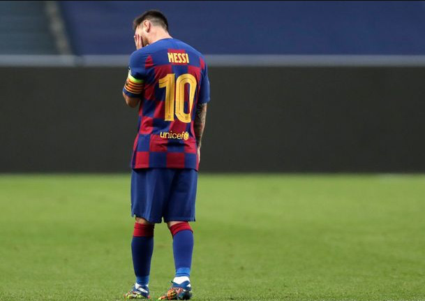 Messi muốn rời Barcelona, CĐV biểu tình bên ngoài sân Nou Camp - Ảnh 1.