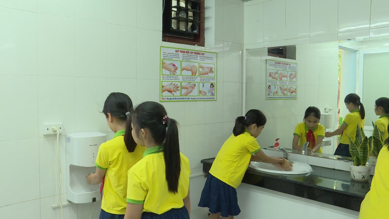 Bắc Ninh: Chi 158 tỷ đồng hỗ trợ cải tạo, xây nhà vệ sinh cho các trường học - Ảnh 1.