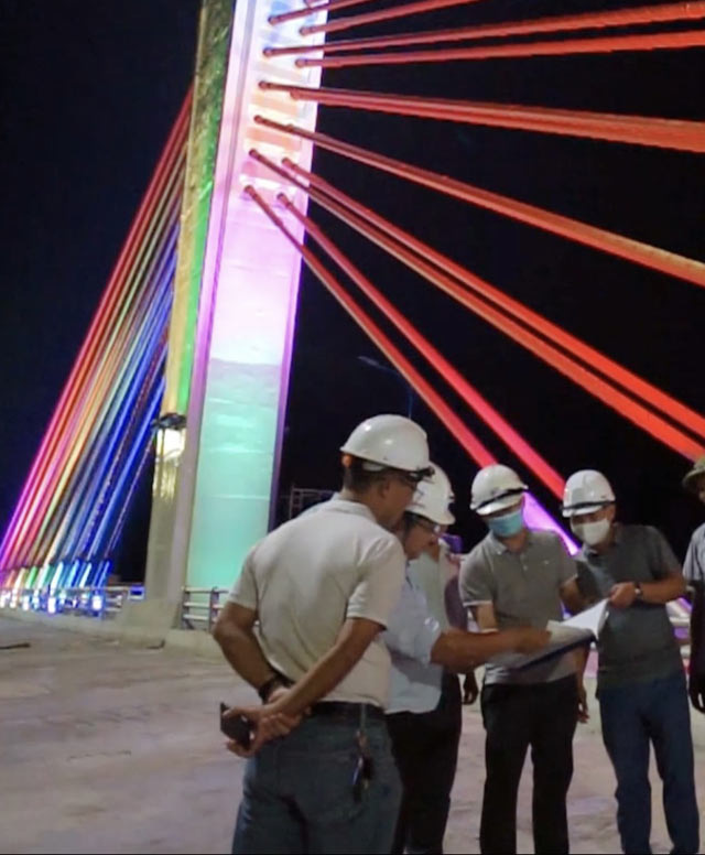 Quảng Ngãi: Đêm về trên cầu dây văng 2.300 tỷ duy nhất nối bờ sông Trà  - Ảnh 6.