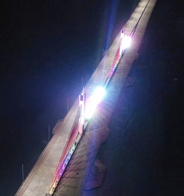 Quảng Ngãi: Đêm về trên cầu dây văng 2.300 tỷ duy nhất nối bờ sông Trà  - Ảnh 5.