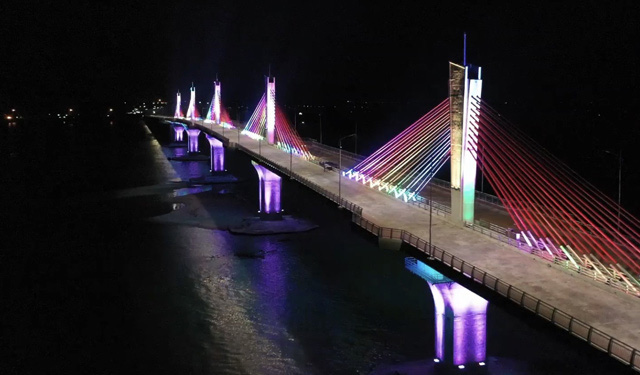 Quảng Ngãi: Đêm về trên cầu dây văng 2.300 tỷ duy nhất nối bờ sông Trà  - Ảnh 4.