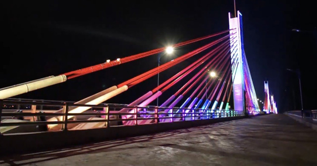 Quảng Ngãi: Đêm về trên cầu dây văng 2.300 tỷ duy nhất nối bờ sông Trà  - Ảnh 7.
