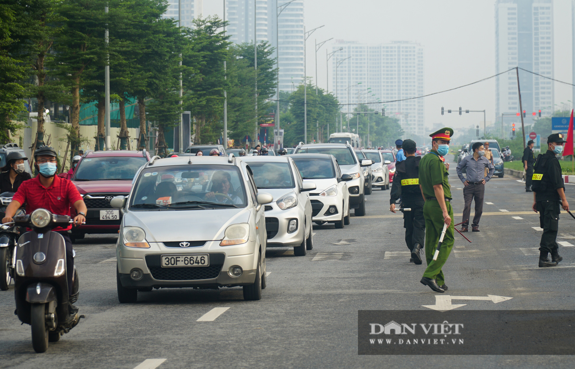 Bí thư Hà Nội dự lễ thông xe cầu vượt Nguyễn Văn Huyên - Hoàng Quốc Việt - Ảnh 6.