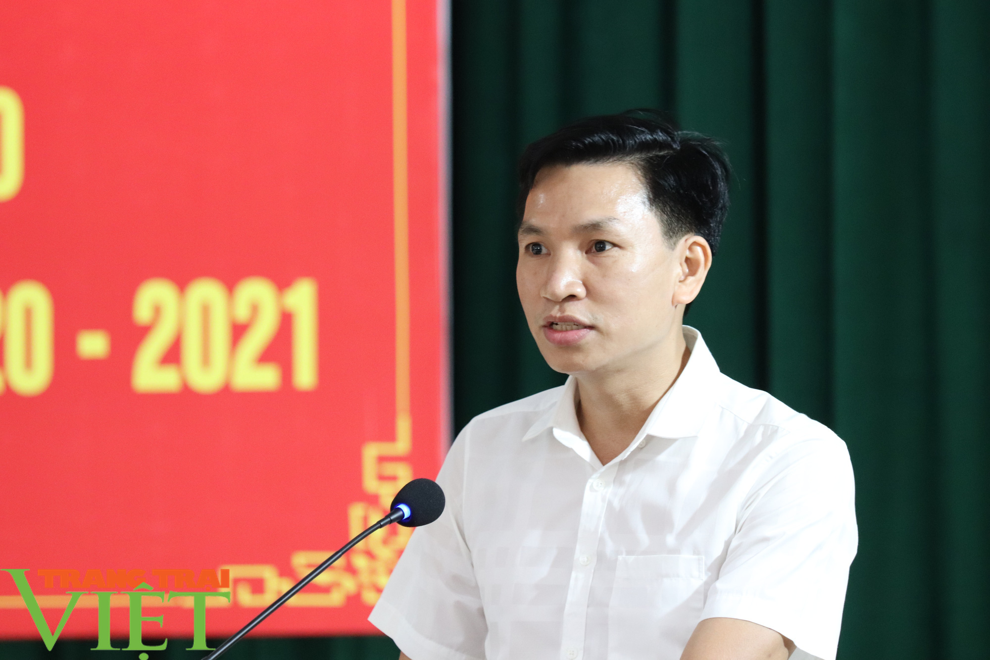 UBND huyện Phù Yên tổ chức Hội nghị tổng kết năm học 2019 – 2020 - Ảnh 4.