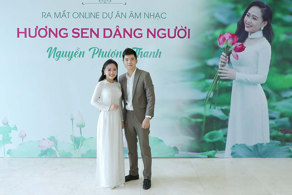 Ca sĩ Phương Thanh bật khóc khi nói lời cám ơn bố mẹ trong ngày ra mắt &quot;Hương Sen dâng Người&quot;  - Ảnh 3.