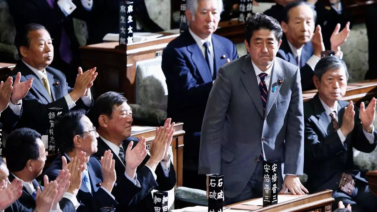 Shinzo Abe đã &quot;phù phép&quot; kinh tế Nhật Bản hồi sinh như thế nào? - Ảnh 4.