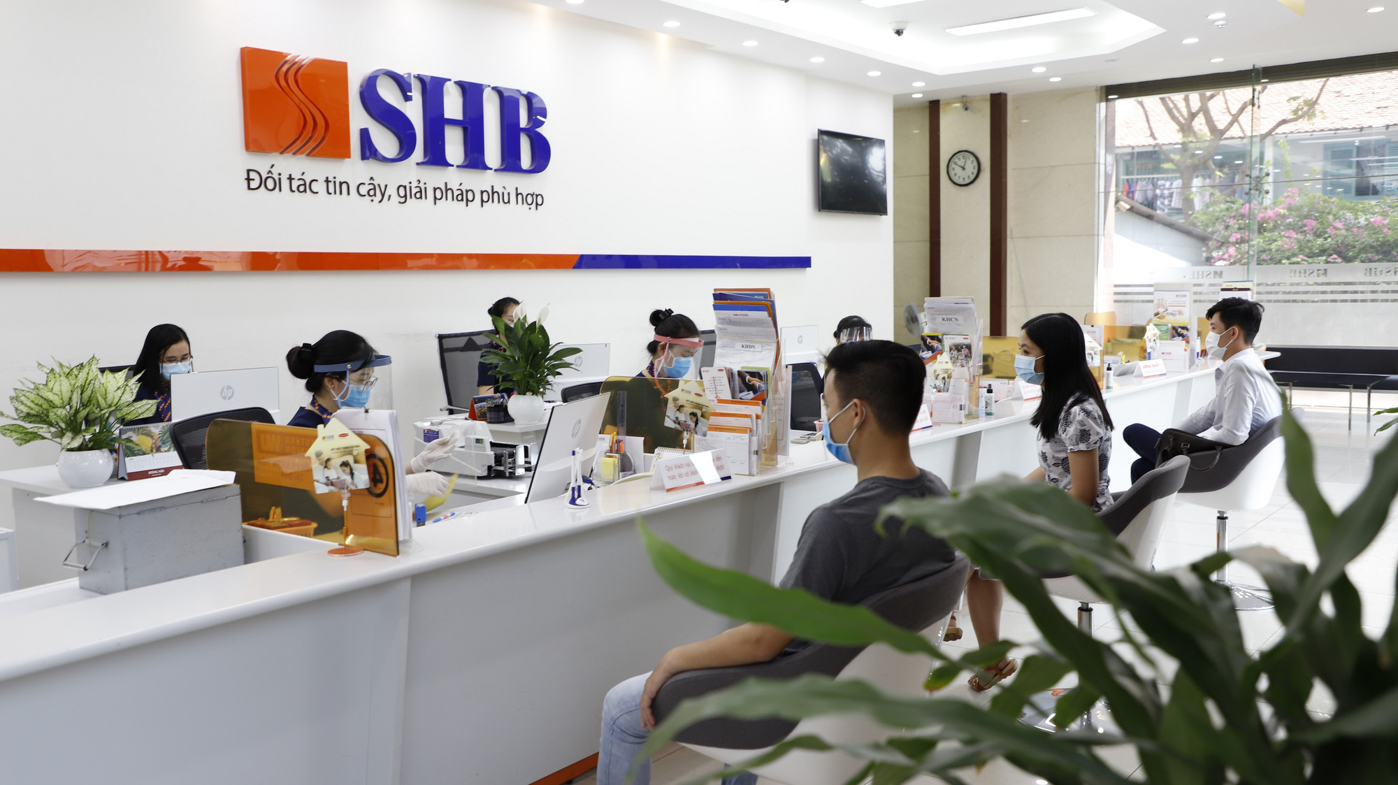 SHB triển khai liên tiếp các gói tín dụng ưu đãi giúp khách hàng vượt khó - Ảnh 1.