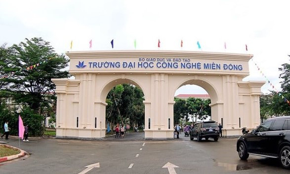 Hiệu trưởng kiêm nhiệm, luật cấm hay không? - Ảnh 1.