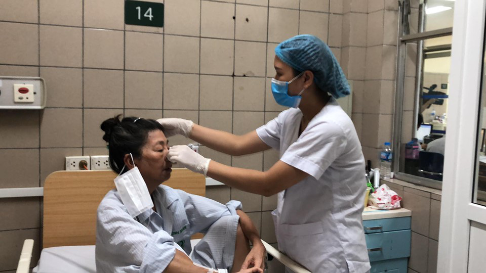 Bệnh nhân liệt hoàn toàn vì ăn pate Minh Chay, thêm nhiều người lo sợ ngộ độc đến khám - Ảnh 3.