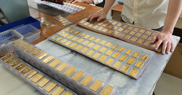 Tiết lộ từ Ngân hàng Nhà nước: Người dân TP HCM đã bán hàng trăm ngàn lượng vàng - Ảnh 1.