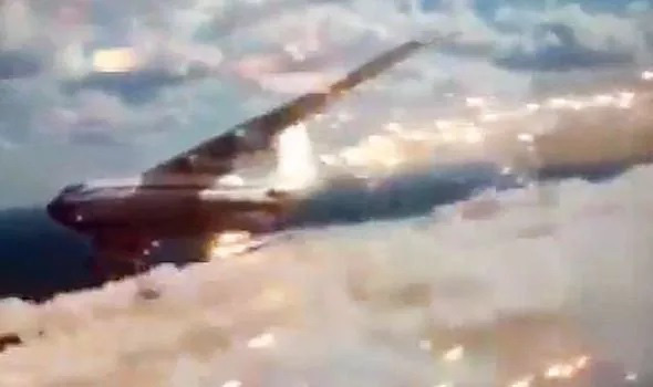 Video Nga khoe sức mạnh không quân hoành tráng như phim hành động Hollywood  - Ảnh 2.