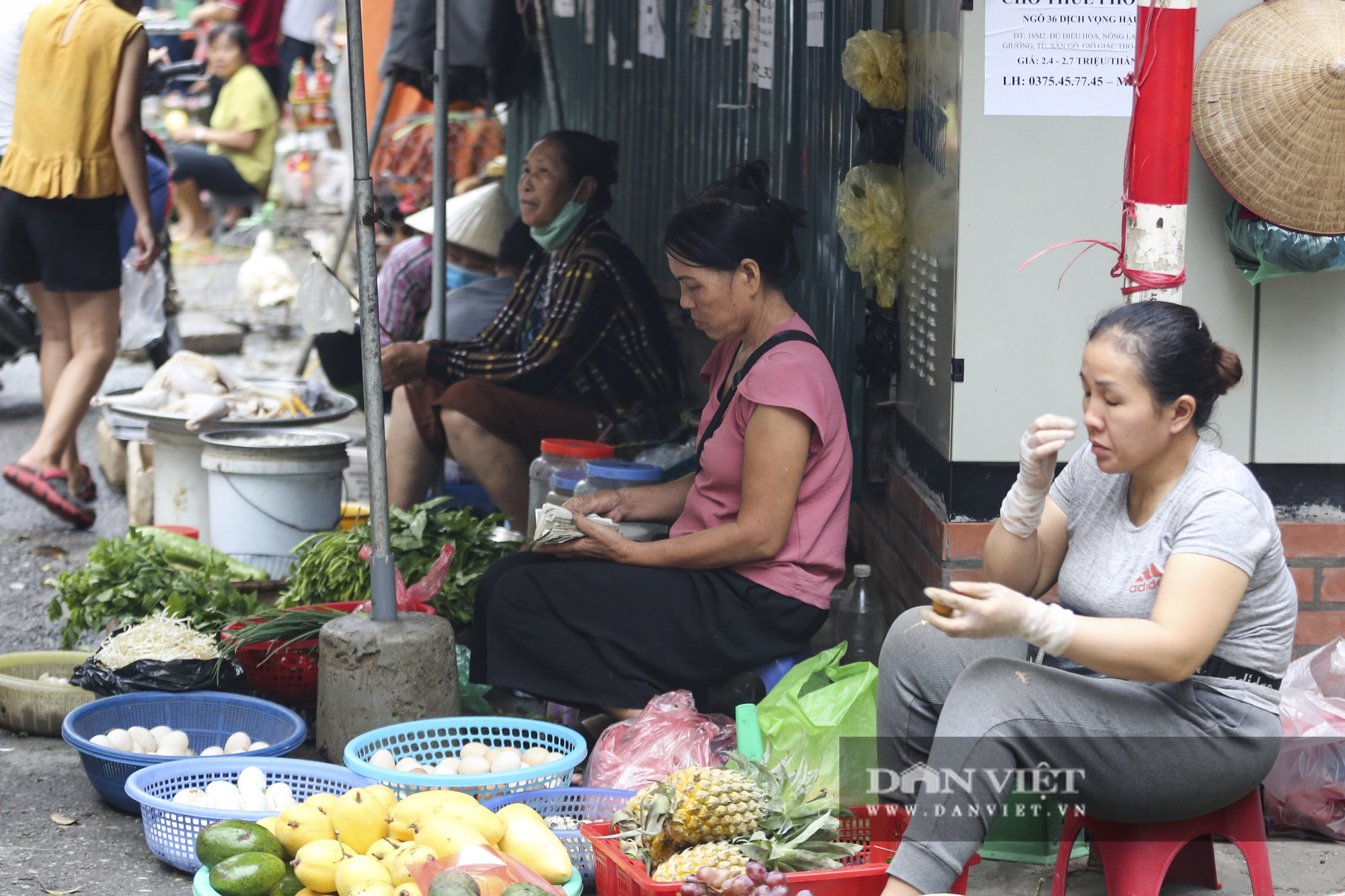 Hà Nội: Nhiều người dân vẫn không đeo khẩu trang tại nơi công cộng - Ảnh 8.