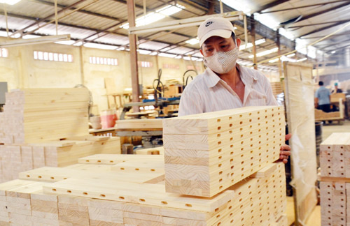 Thành lập đoàn kiểm tra áp dụng mã HS đối với nhóm các mặt hàng gỗ cao su xuất khẩu - Ảnh 1.
