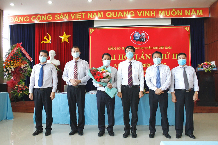 Đảng bộ Tập đoàn Dầu khí Quốc gia Việt Nam: Sẵn sàng cho ngày hội lớn - Ảnh 2.