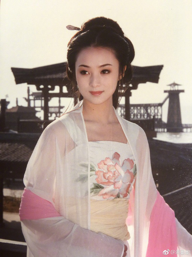Tuổi U50, Tây Thi đẹp nhất màn ảnh Trung Quốc vẫn gây choáng vì