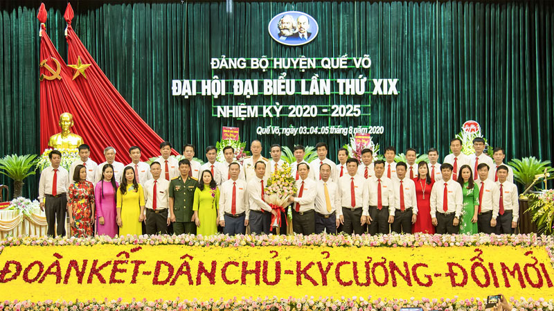 Bắc Ninh: Ông Lê Hồng Phúc tái cử chức vụ Bí thư Huyện ủy Quế Võ - Ảnh 1.