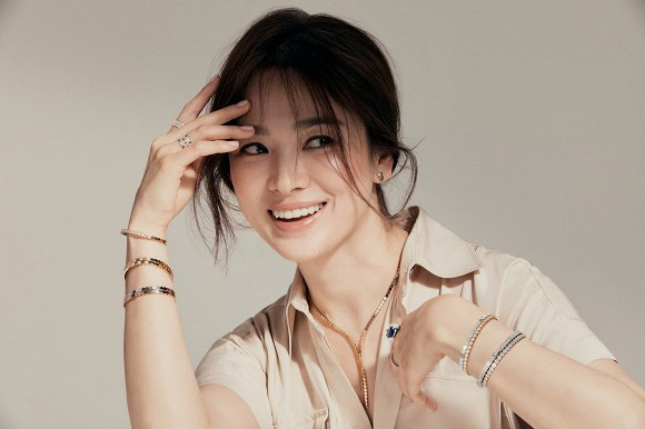 Song Hye Kyo quyến rũ &quot;gây mê&quot; trong bộ ảnh mới chuẩn đẳng cấp &quot;đại mỹ nhân&quot; không thuộc về ai - Ảnh 2.